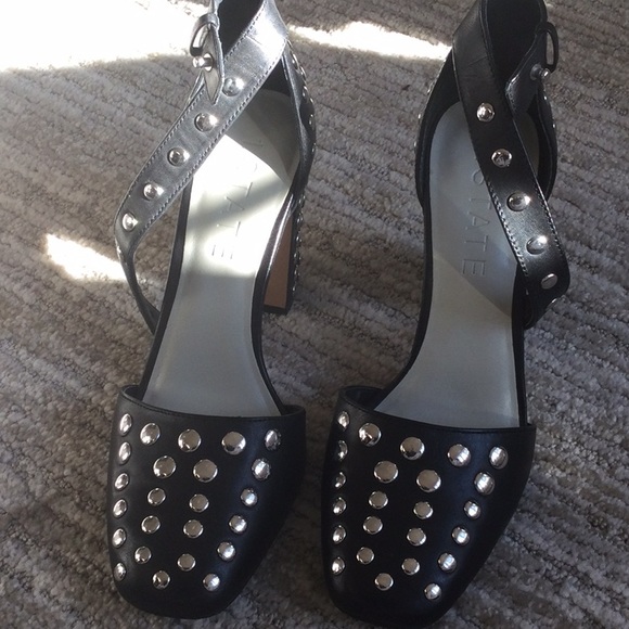 Studded ankle strapped heel - Picture 4 of 7